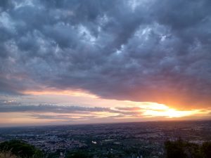 sole dietro le nuvole