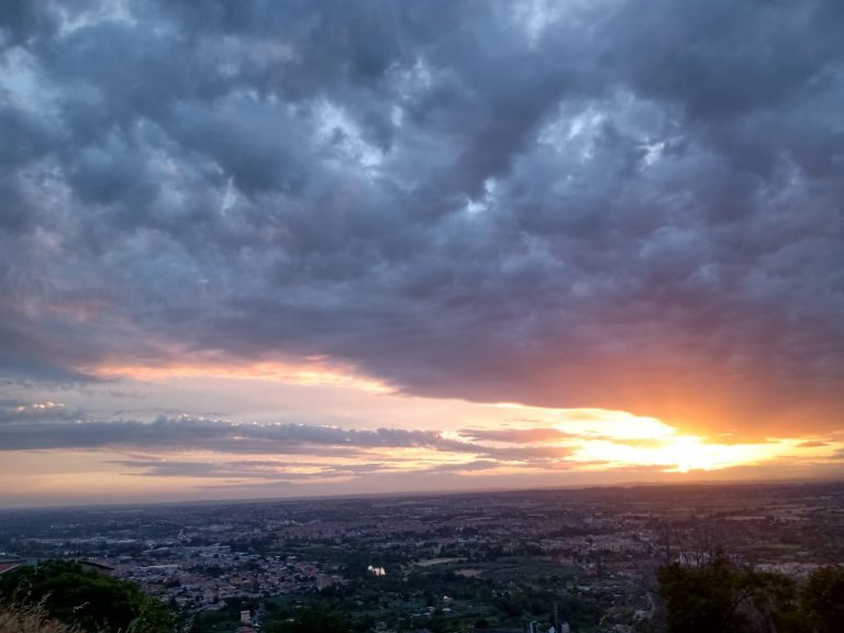 sole dietro le nuvole